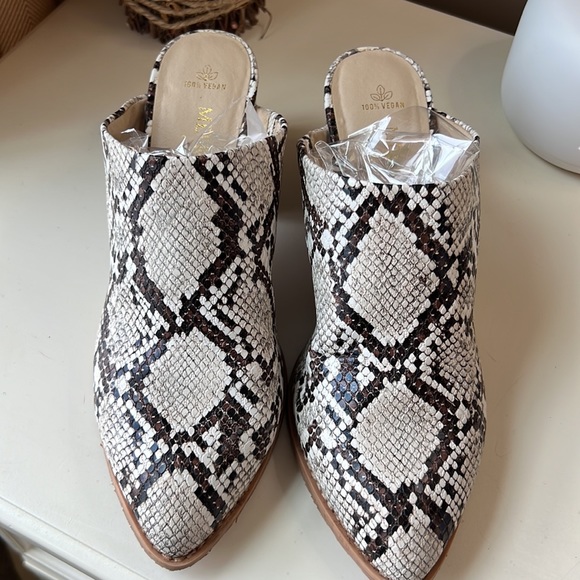 Melrose Avenue women’s vegan slip on mules with snakeskin print size 6.5 - Picture 2 of 8